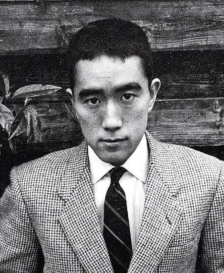 Soubor:Yukio Mishima, 1955 (cropped).jpg – Wikipedie