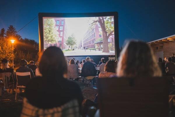 Zlínské filmové léto 2025: Čarodějka, Bridget Jones, Ježek Sonic 3 i Vlny. Letní bijáky míří do dalších lokací města - ZLIN.CZ