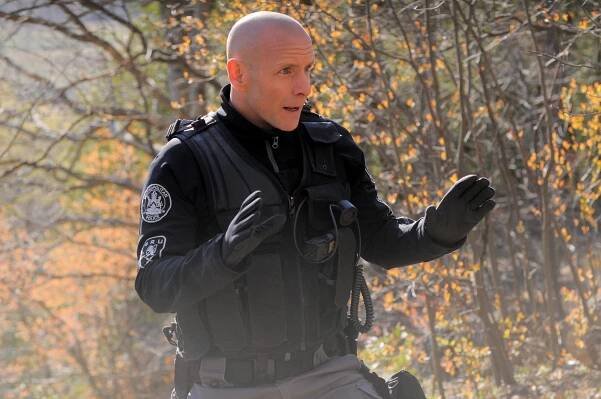 Flashpoint - Cost of Doing Business - Z filmu - Hugh Dillon
