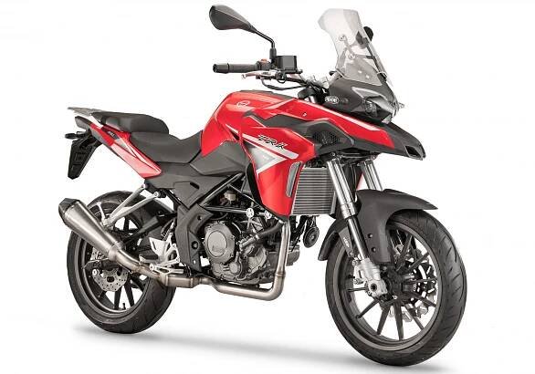 Benelli TRK 251 | Katalog motocyklů a motokatalog na Motorkáři.cz