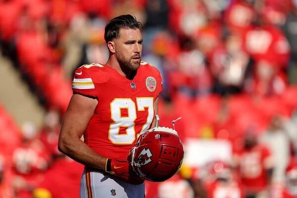 Travis Kelce plays football.