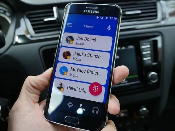 Aplikace Android Auto dostala důležitou aktualizaci. Lze ji nyní spouštět v jakémkoliv voze | Svět Androida