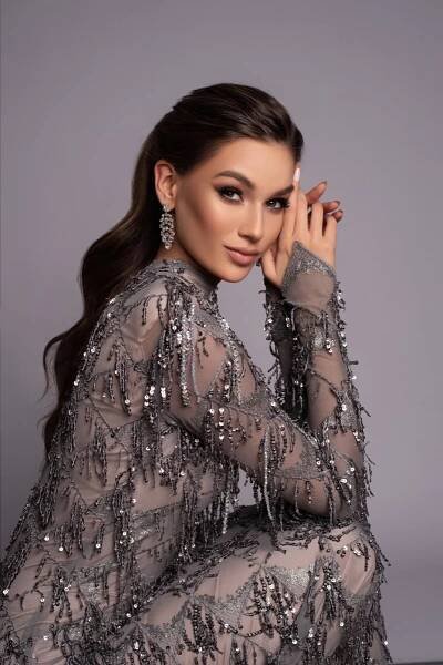Úprava nosu a silikonová prsa? Naprosto v pořádku, říká ředitelka Miss Makarenko