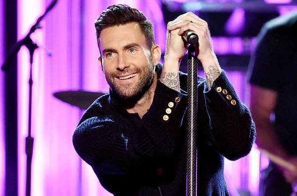 Maroon 5, Kendrick Lamar Perform 'Don't Wanna Know' at 2016 AMAs: Watch