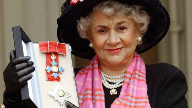 Joan Plowright dead