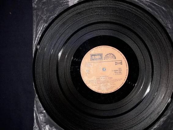 Lp Scorpions Loveat first sting..bez obalu!!!!! - LP / Vinylové desky