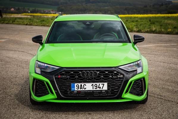 Nejnovější Audi RS 3 Sportback s pětiválcem s turbem je zelená šílenost za „rozumnou“ cenu