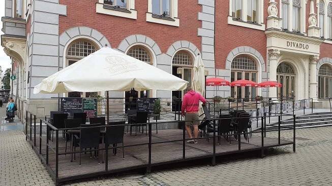 Restaurace Opera v přízemí šumperského divadla.