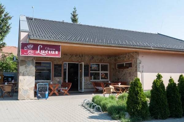 Cukrárna Lucius Syrovice | Dorty narozeninové, svatební | Zákusky