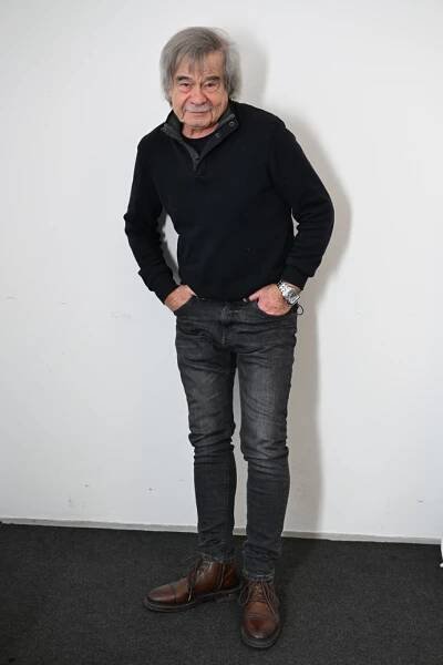 FOTO: Zpěvák Petr Rezek. – stránka 6