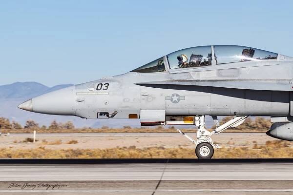   Mc Donnell Douglas F/A-18D-ATARS Hornet - US Marine Corps - VMFA-225 "Vikings"