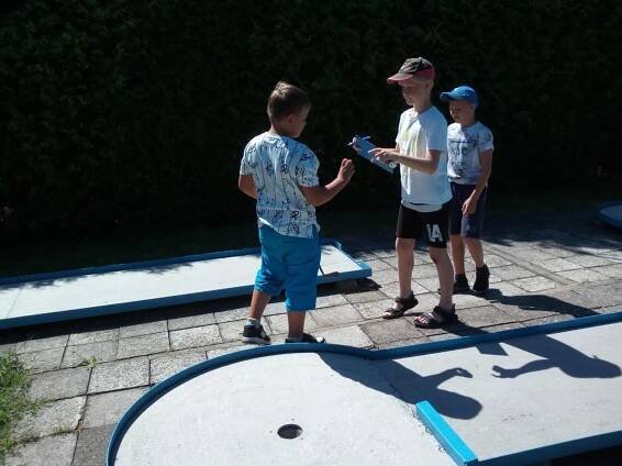 Minigolf v kempu - Oficiální stránky obce Milovice u Hořic
