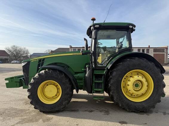 Kolový traktor John Deere 8370R E23 | STROM PRAHA a.s. 