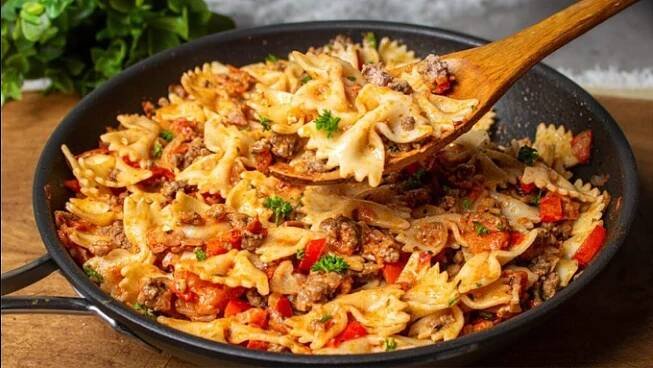 Rychlý recept na italské farfalle s mletým masem a slaninkou - úžasná klasika!