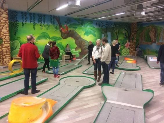 1766 školáků z Prahy 13 si zahrálo minigolf: Dostanou se do knihy rekordů