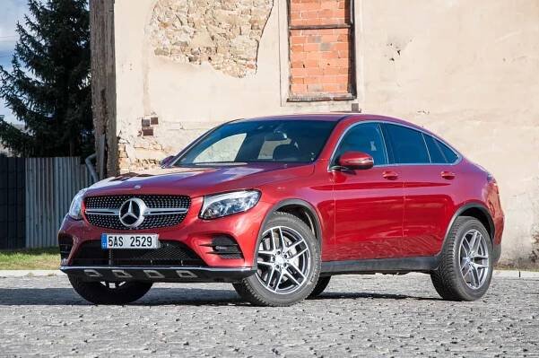 BMW X4 xDrive20d vs. Mercedes-Benz GLC Coupé 250d 4Matic: ve stopách X6 - Autobible.cz - Předjedeme vaše představy!