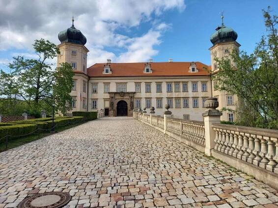 Státní zámek Mníšek pod Brdy - Architektonické památky - Hrady, zámky, tvrze, paláce - Středočeský kraj - Mníšek pod Brdy