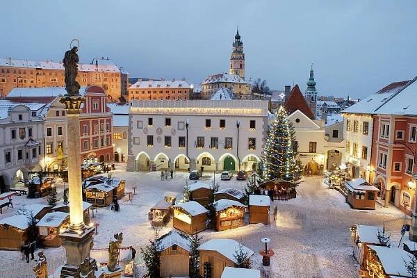 Český Krumlov definitivně zamítl konání adventních trhů. Tábor zachová několik stánků
