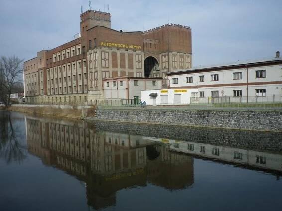 Pardubické Automatické mlýny jsou stále na prodej. Město čeká na pokles ceny
