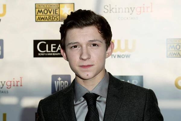 Tom Holland a Daisy Ridley z Hvězdných válek si spolu zahrají ve sci-fi. Všechny ženy zabije virus