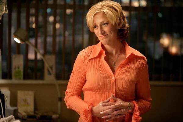 Rodina Sopránů - Do masitý části stehna - Z filmu - Edie Falco