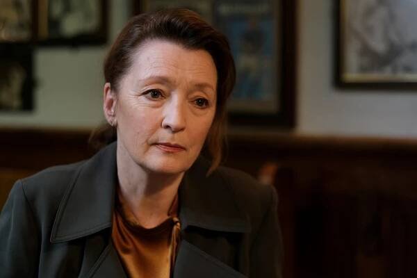 Save Me - Episode 6 - Z filmu - Lesley Manville