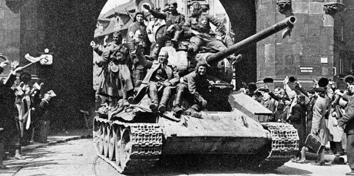 10 snímků z konce druhé světové války zachycuje krutost největšího konfliktu