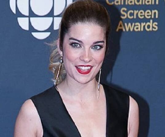 Annie Murphy Biography – Facts, Childhood & Career of the Canadian Actress