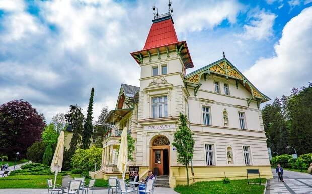 Luhačovice: Relax v Hotelu Harmonie *** s all inclusive stravou i nápoji, 2 procedurami a neomezeným wellness