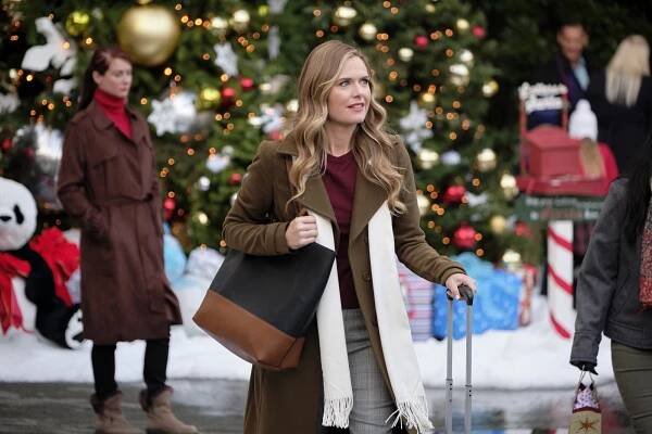 Extended Preview - Christmas in Evergreen: Tidings of Joy - Hallmark Channel