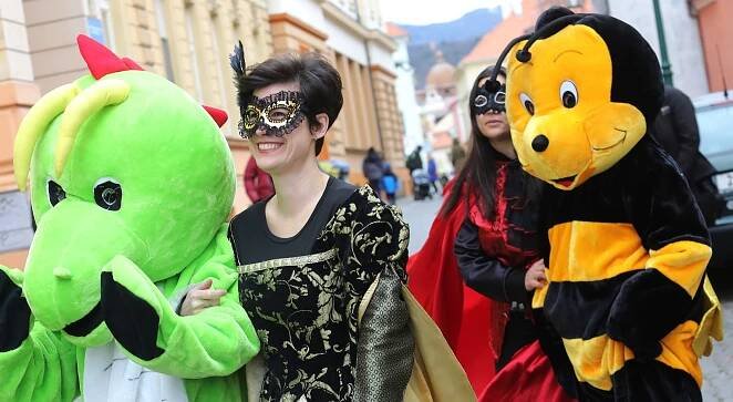 FOTO: Divadlo v Litomicch ovldly loutky, kon se tam pohdkov festival
