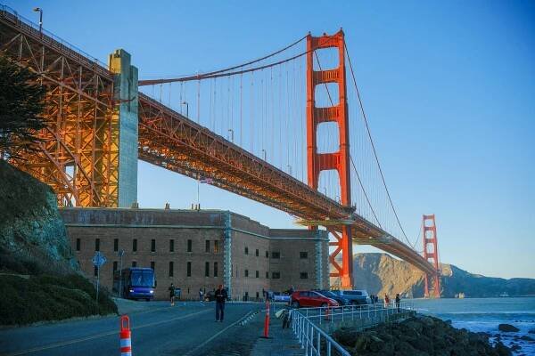 Golden Gate Bridge Při Západu Slunce V San Franciscu · Základová fotografie zdarma