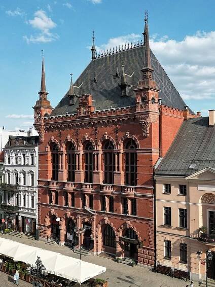 File:Torun Dwor Artusa (1).jpg