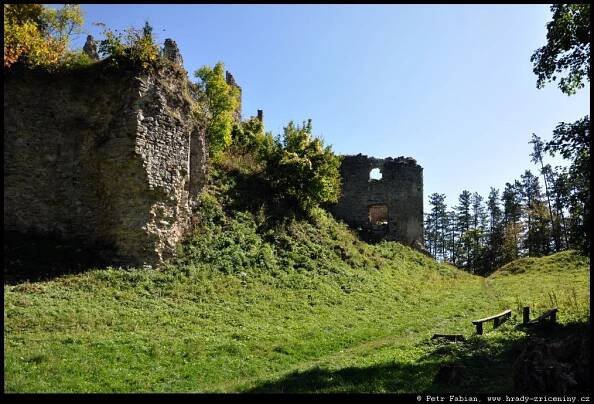 Hrad Sklabiňa / hrady-zriceniny.cz