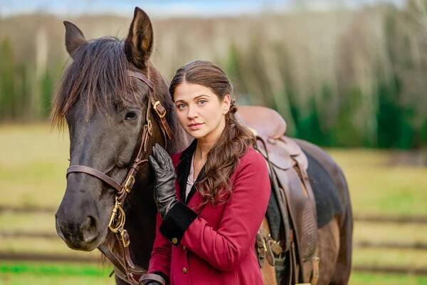 Sarah Fisher in When Hope Calls, season 2