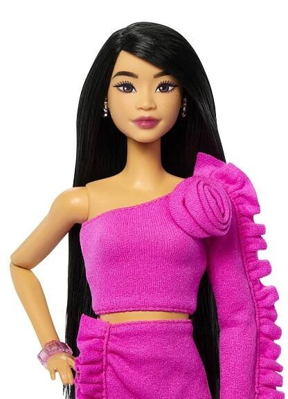 Barbie Deluxe modelka - šaty s růží