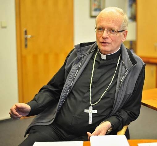 Loučení s biskupem Lobkowiczem: K rakvi mohou lidé v pátek, pohřeb bude v sobotu