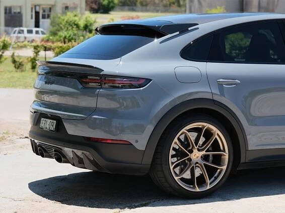 Fujifilm xt 5 porsche cayenne turbo gt 3
