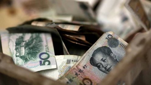 Čína se bojí odlivu kapitálu. Banky budou hlásit státu transakce v zahraničí