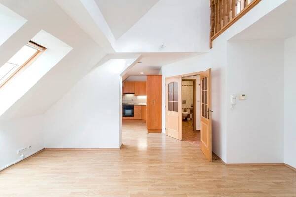 Galerie Pronájem, Byty 3+1, 121 m2 - Štěpánská, Praha 1 - Nové Město