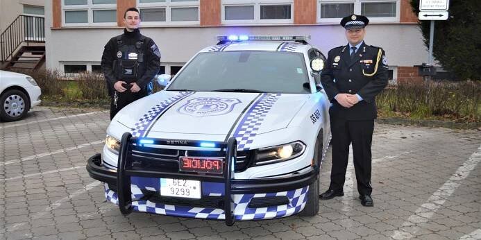 Městská policie na Pardubicku převzala nový Dodge Charger. Teď už má dva