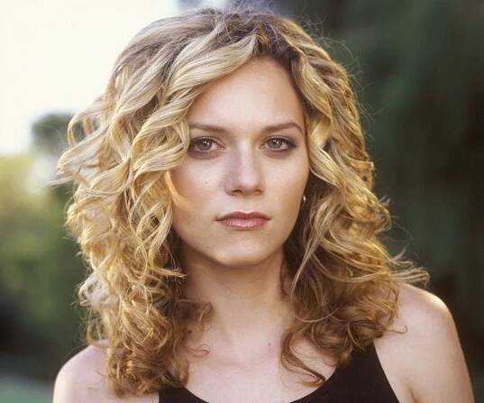 Hilarie Burton Biography - Facts, Childhood, Family Life & Achievements of Actress