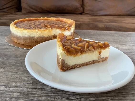 RECEPT - CHEESECAKE S KARAMELEM A OŘECHY