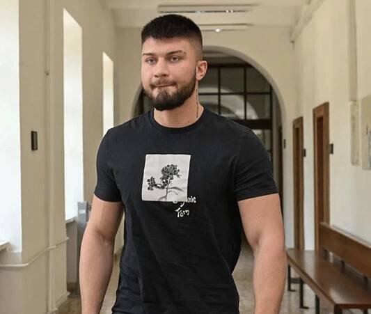 FOTO: Marek Valášek alias Datel musel k soudu kvůli svému chování ohledně dluhů. – stránka 7