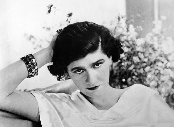 Obrazem: Před 50 lety svět ztratil Coco Chanel. Osvobodila ženy od korzetů