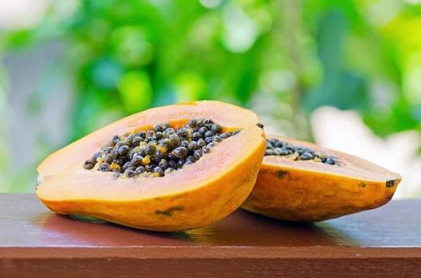 Papaya: 3 Vorteile & 2 Tipps zur Zubereitung der tropischen Frucht
