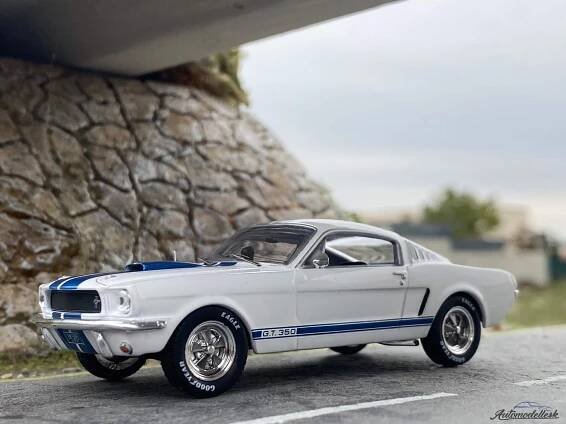Model auta Ford Mustang Shelby GT 350
