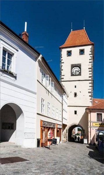 galerie a café Ve Věži Mělník - AtlasCeska.cz