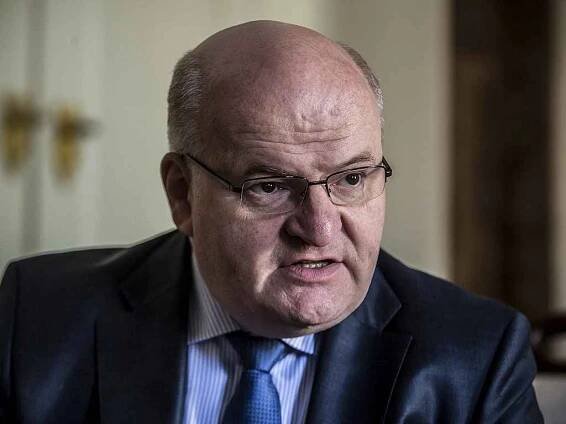 Výpověď ministra Hermana z ÚSTR je neplatná, potvrdil soud