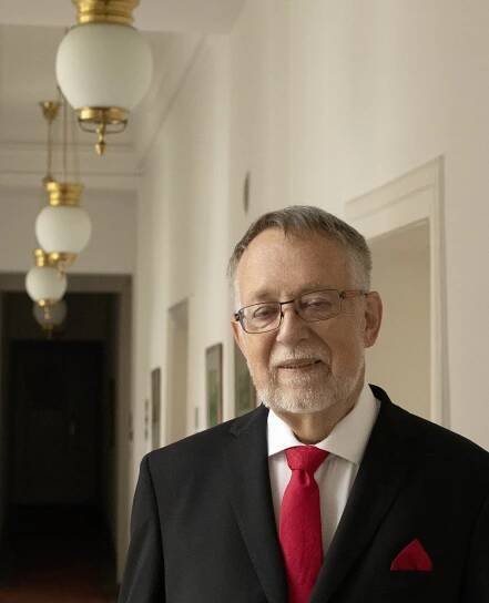 V Ázerbájdžánu chystali barevnou revoluci, teď je prezident Aliev vzor morálky. Jaroslav Bašta neví, jak to slušně komentovat